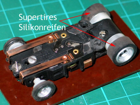 [Bild: chassis_autoworld_4gears_unten_03_silikonreifen.jpg]